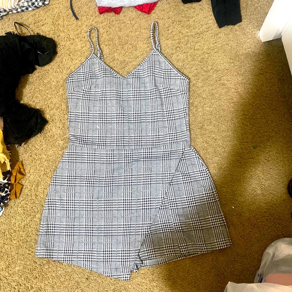 Shorts jumpsuit black and white (wore onces)